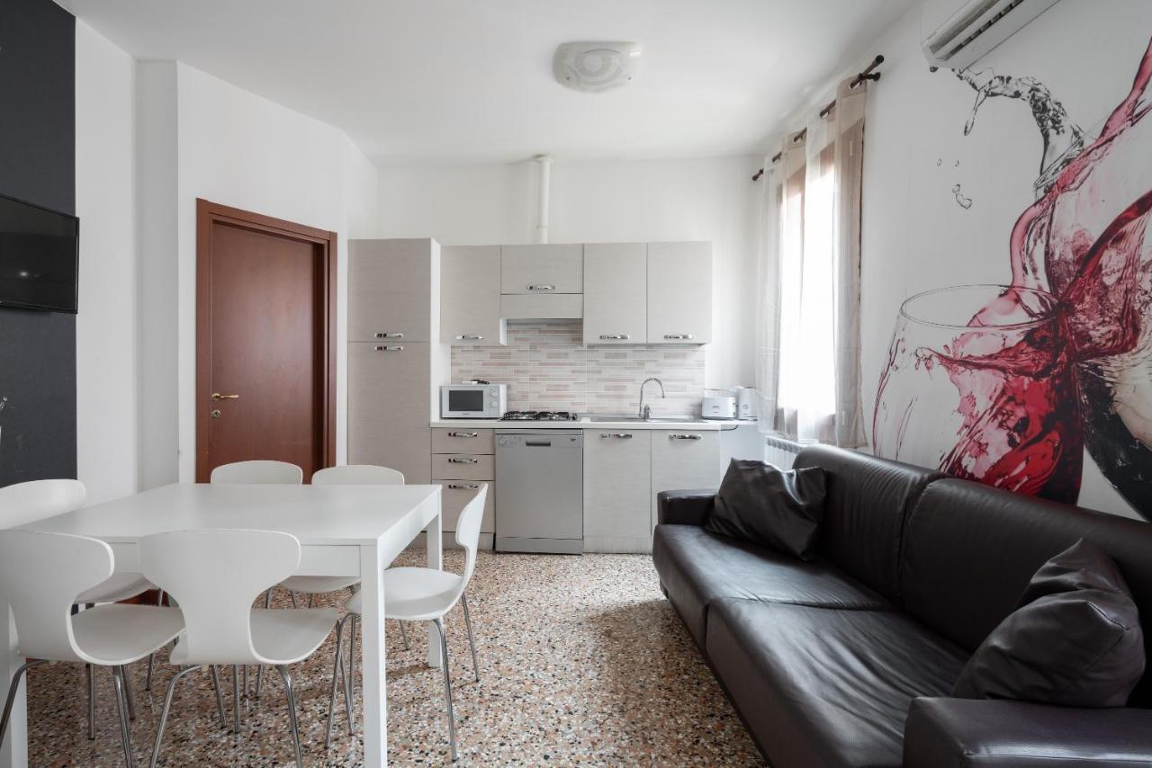 San Polo Canal View Apartments By Wonderful Italy 베니스 외부 사진